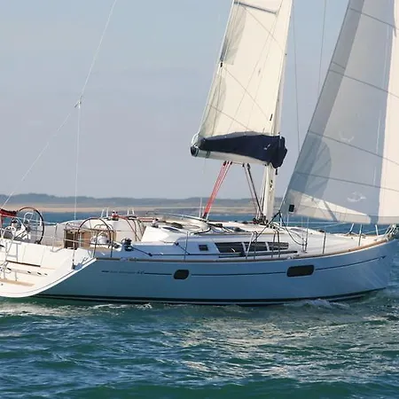 Båthotell Madyson Sailing *