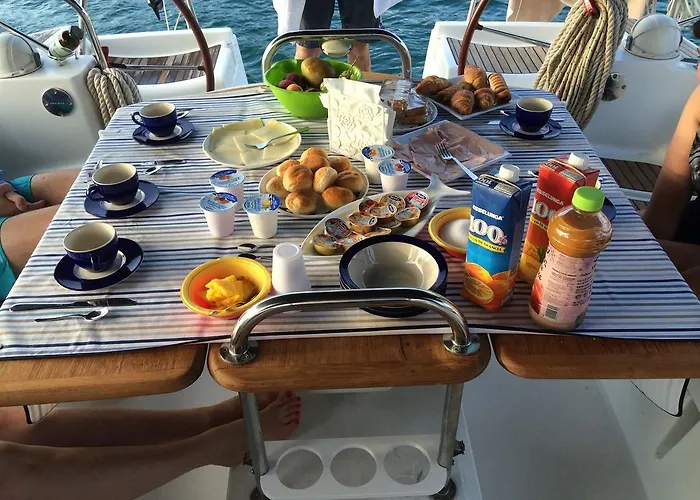 Madyson Sailing Botel