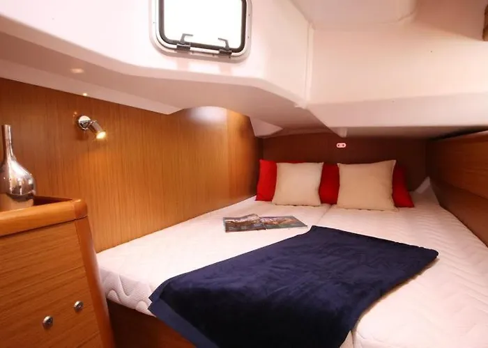 Madyson Sailing بوتيل